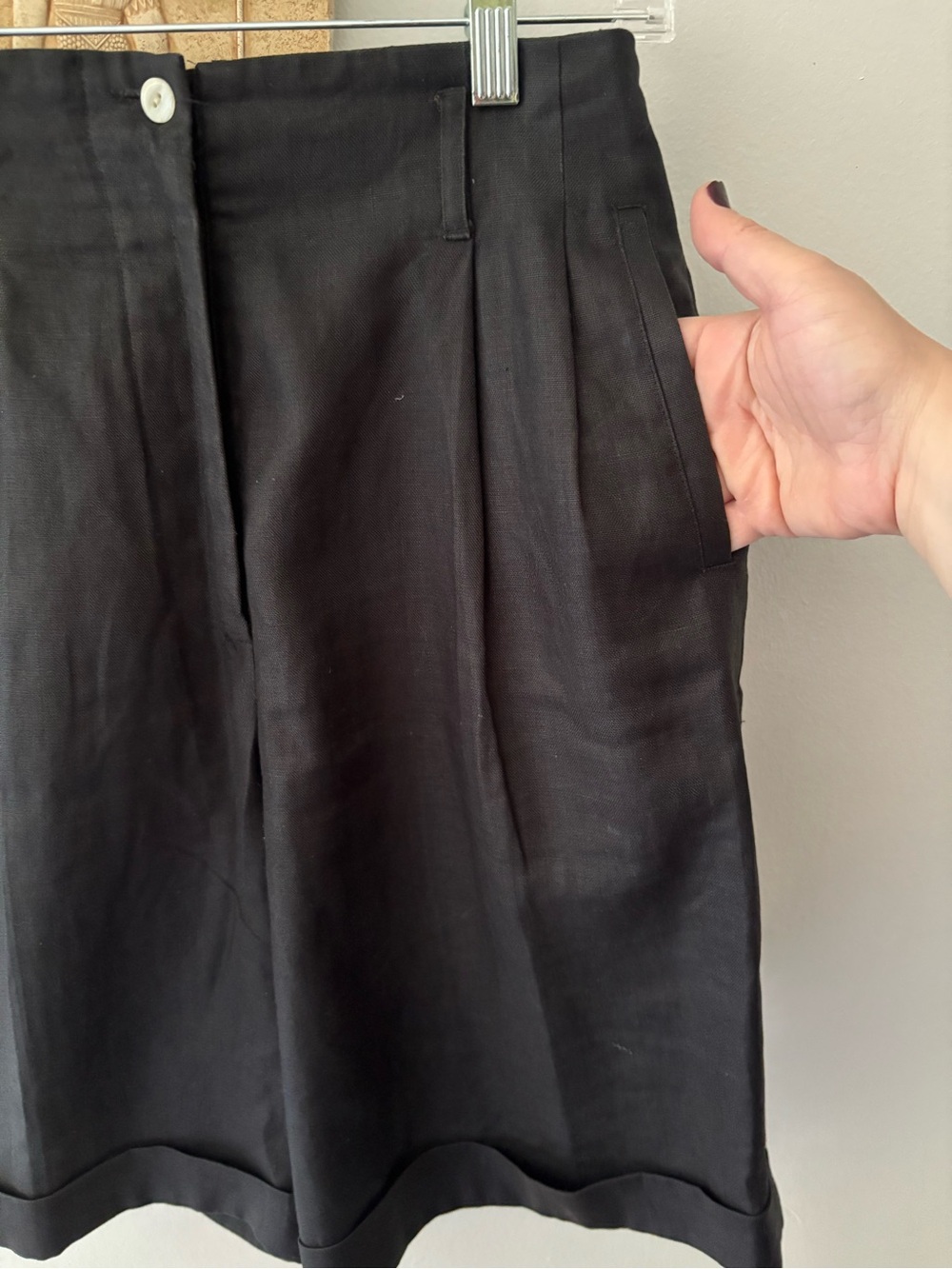 Vintage High-Waisted 100% Linen Shorts - Picture 10 of 12